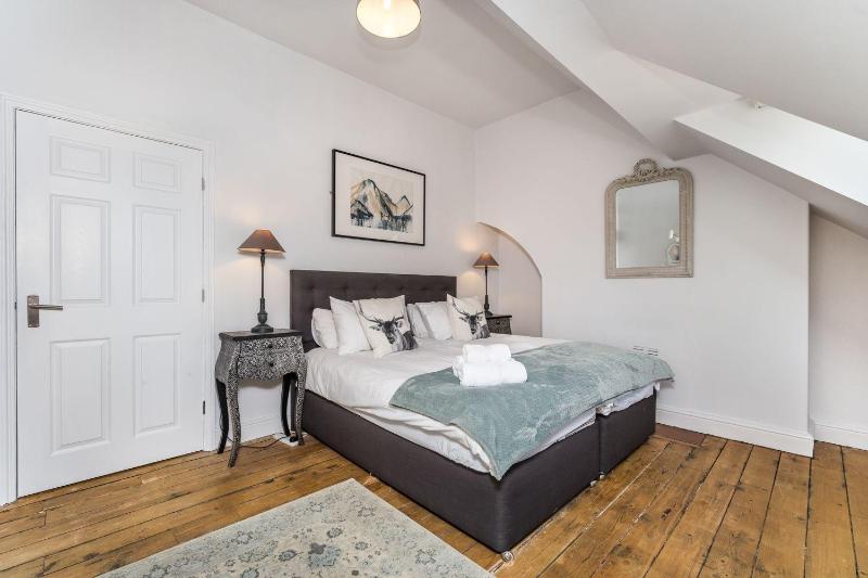 5 The Townhouse - image 15