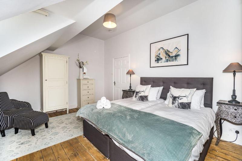 5 The Townhouse - image 13