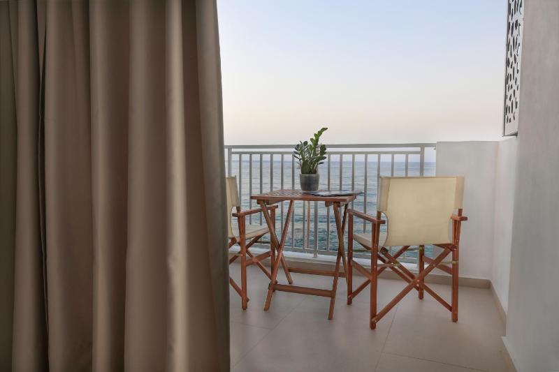 Sea Breeze Hotel - image 1