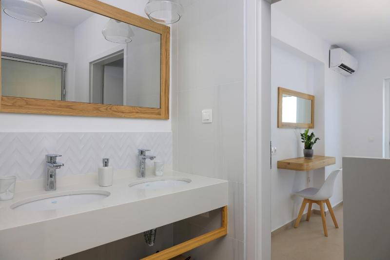 Sea Breeze Hotel - image 4