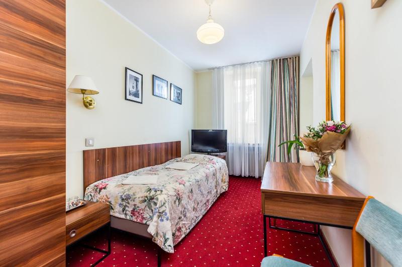 Classic Twin Room image 1