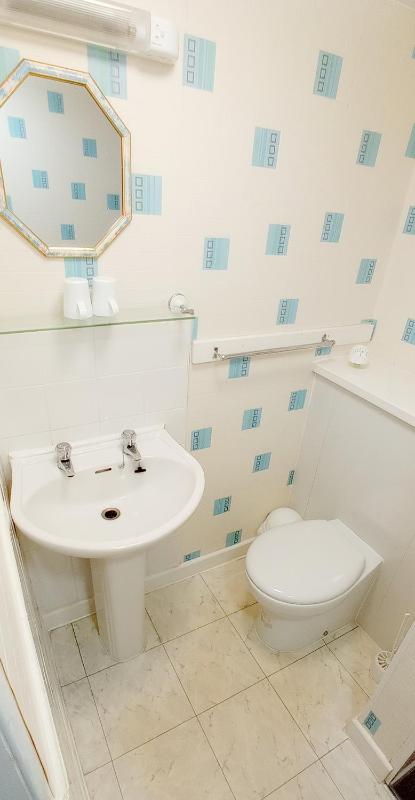 OYO Lily Hotel Blackpool - image 8