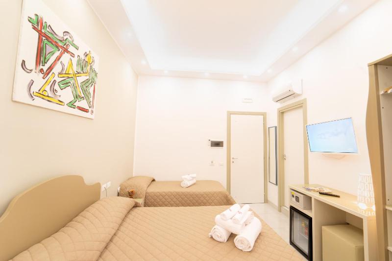 Deluxe Room image 4