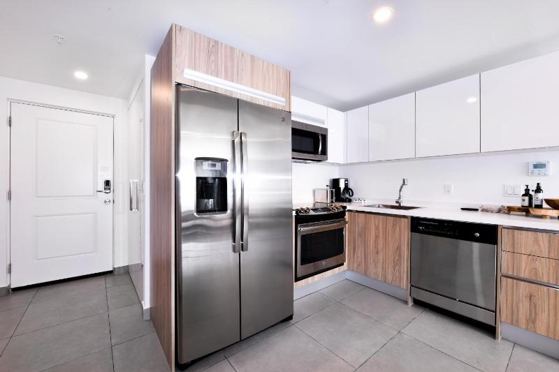 Stylish luxury condo central location ocean view pool - image 22