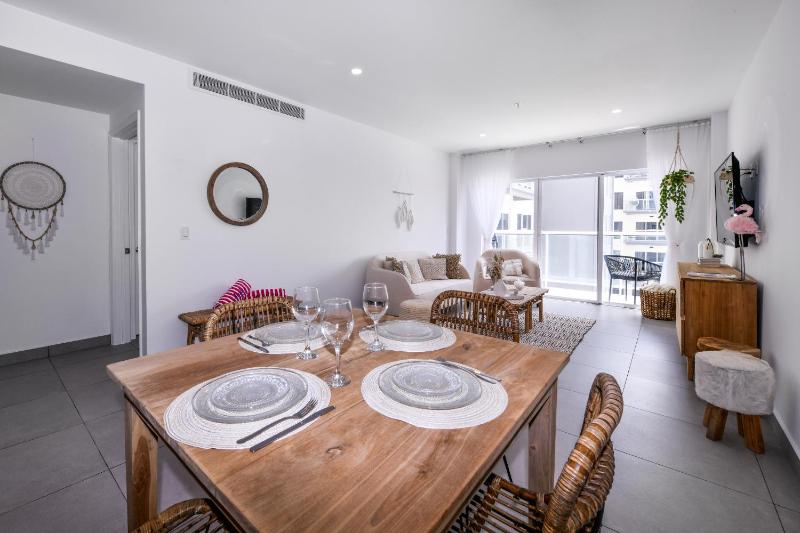 Stylish luxury condo central location ocean view pool - image 30