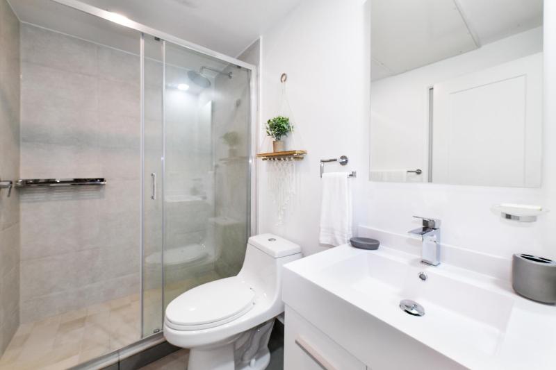 Stylish luxury condo central location ocean view pool - image 11