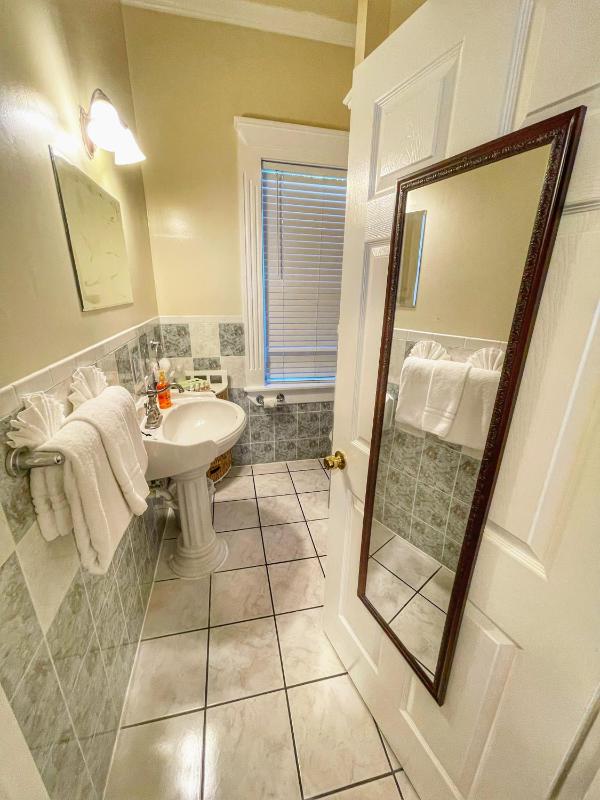 King Room image 4