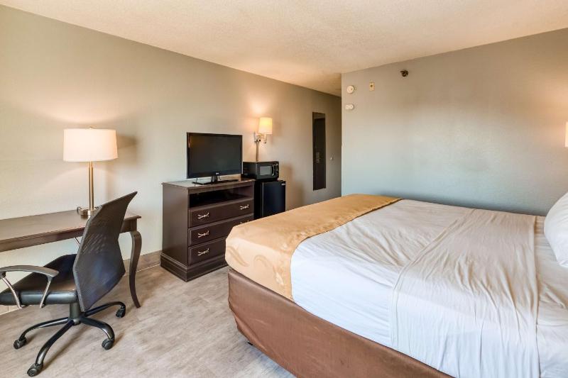 King Room image 3