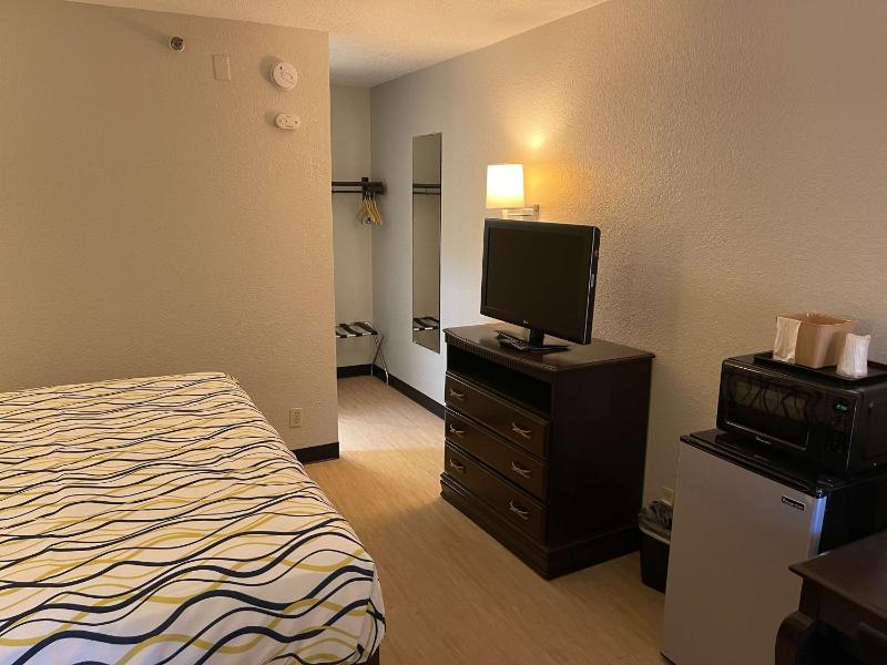 King Room image 3