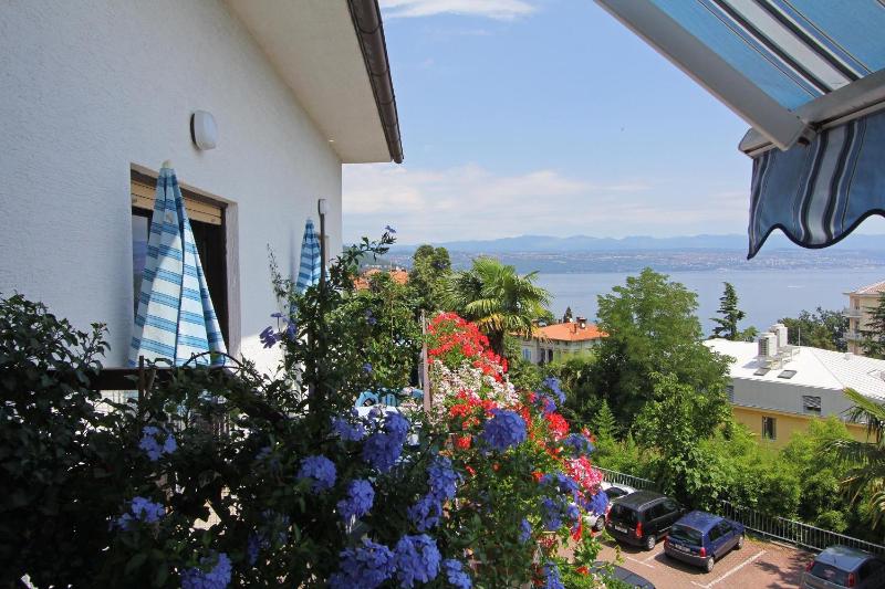 Double Room with Balcony and Sea View image 2