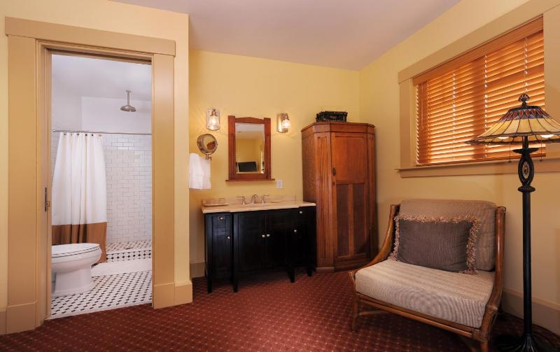 King Room image 4