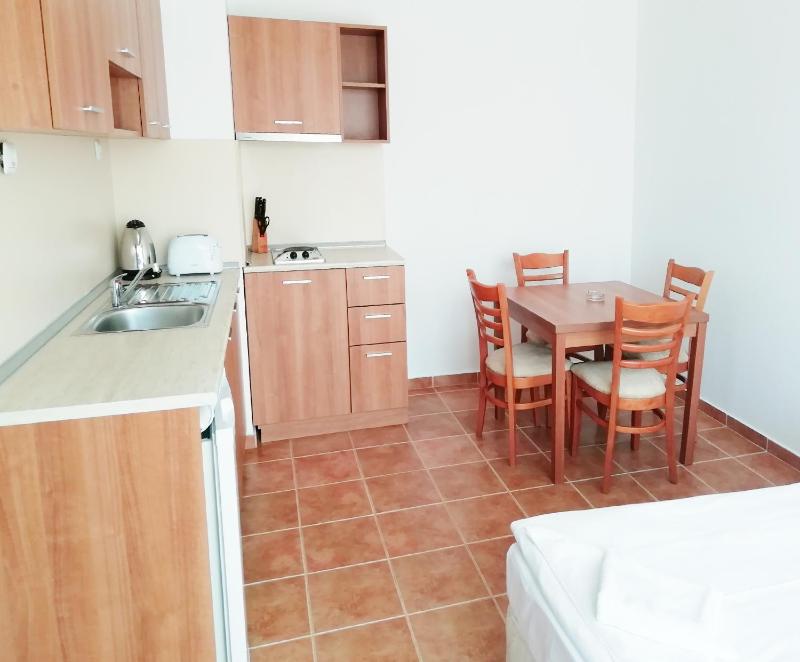 Studio with Balcony (2 Adults) image 4