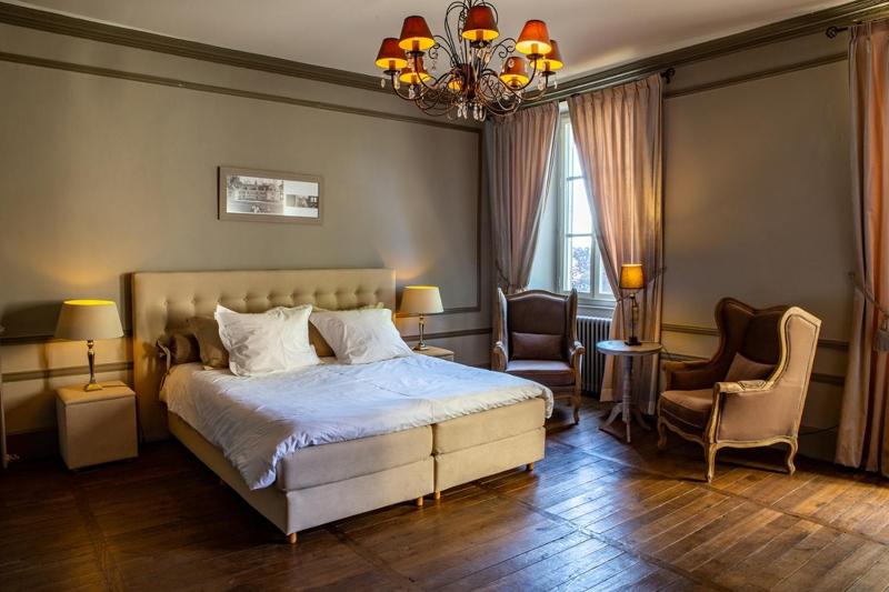 Deluxe Family Room image 4