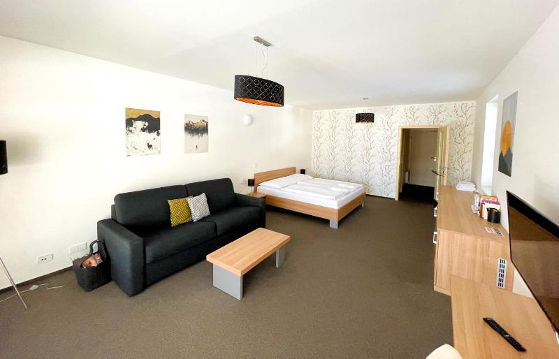 Double Room with Shared Patio image 4