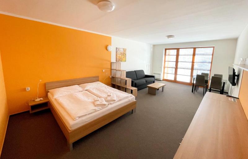 Double Room with Shared Patio image 3