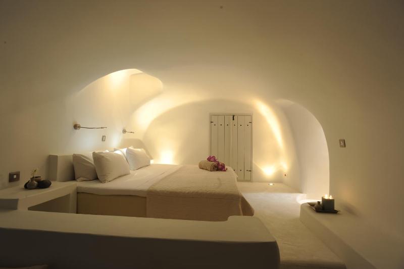 Premium Spa Room with Indoor Hot tub & Caldera View image 4