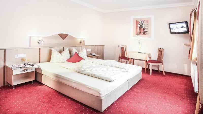 King Room with Balcony image 3