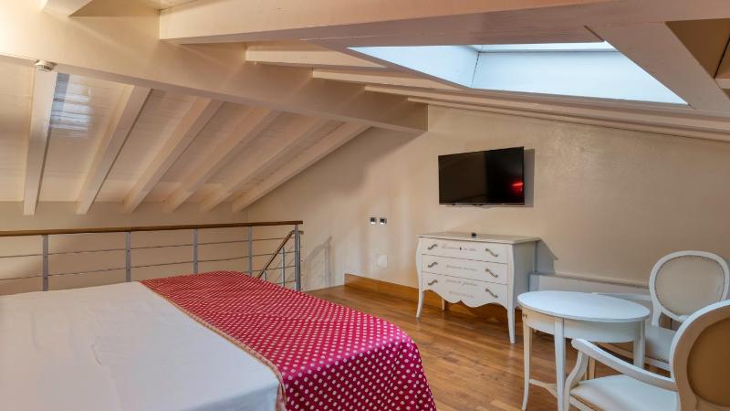 Superior Double Room image 1