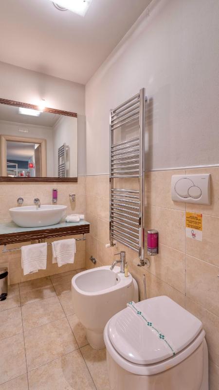Deluxe Double Room image 3