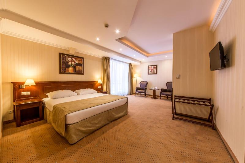Upgraded Suite, 1 King Bed, Non Smoking image 1