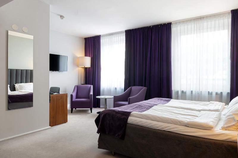 Deluxe Double Room image 3
