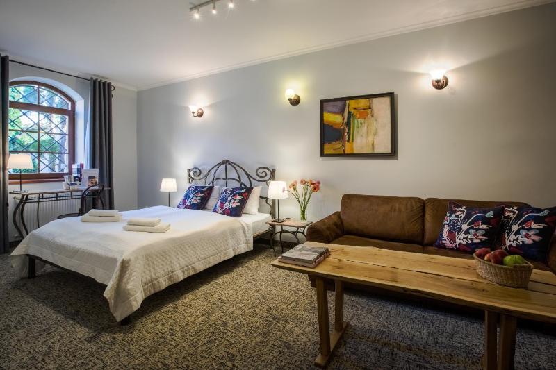 Deluxe Double or Twin Room image 1