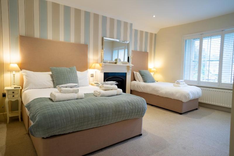 Deluxe Double Room image 3