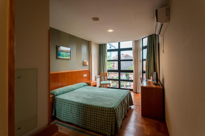 Double or Twin Room image 2