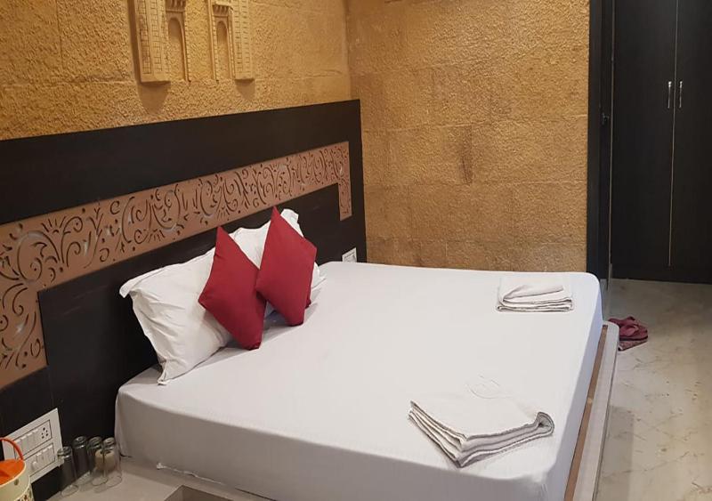 Hotel Prince-Near Jaisalmer Fort - image 7