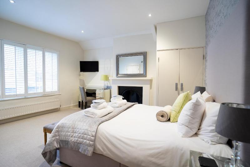 Superior King Room image 3