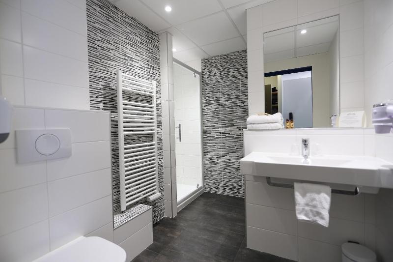 Superior Double Room image 3