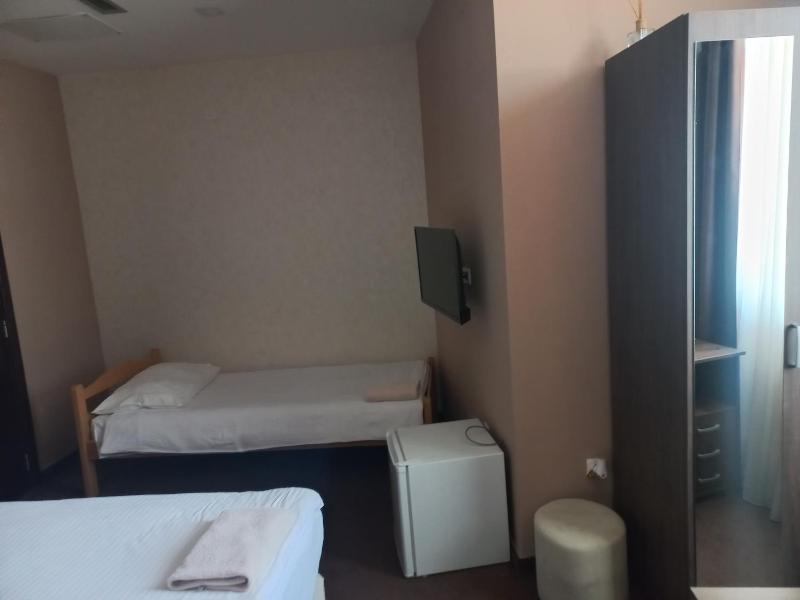 Triple Room with Garden View image 4