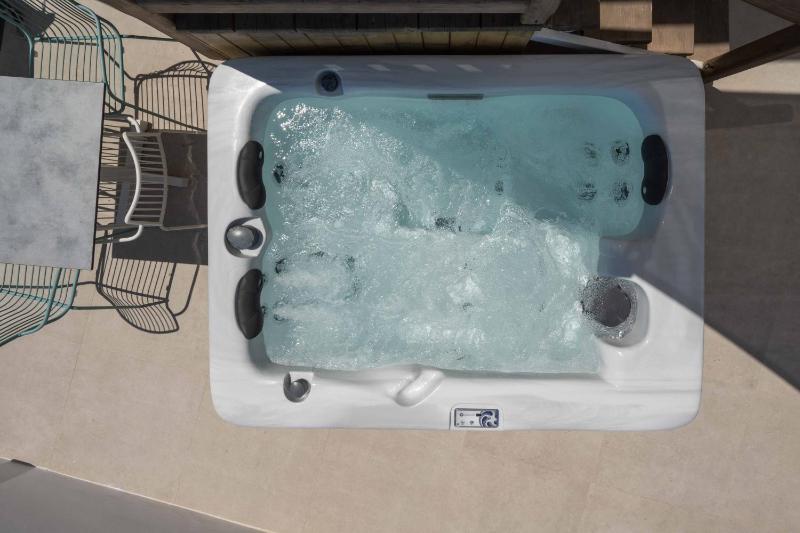 Superior Room with Outdoor Jacuzzi image 3