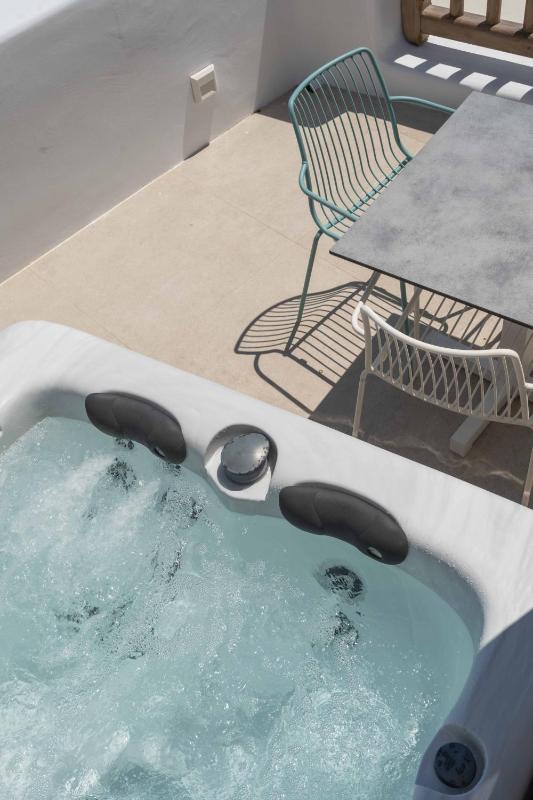 Superior Room with Outdoor Jacuzzi image 4