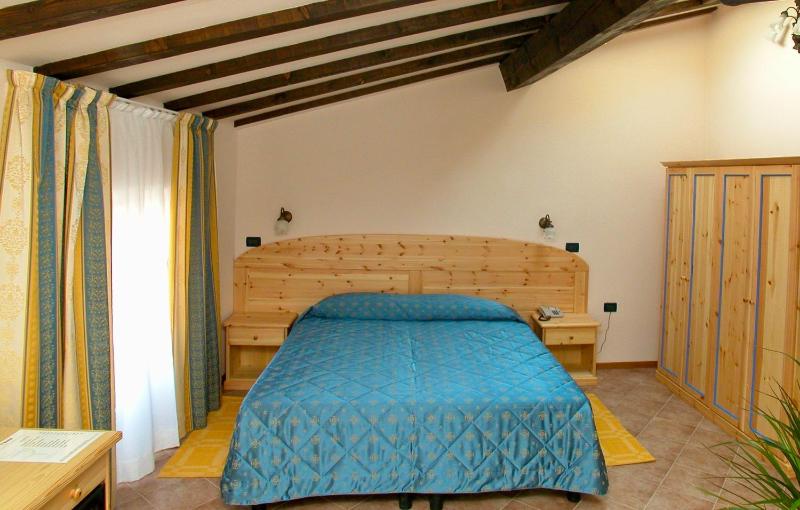 Economy Double Room image 4