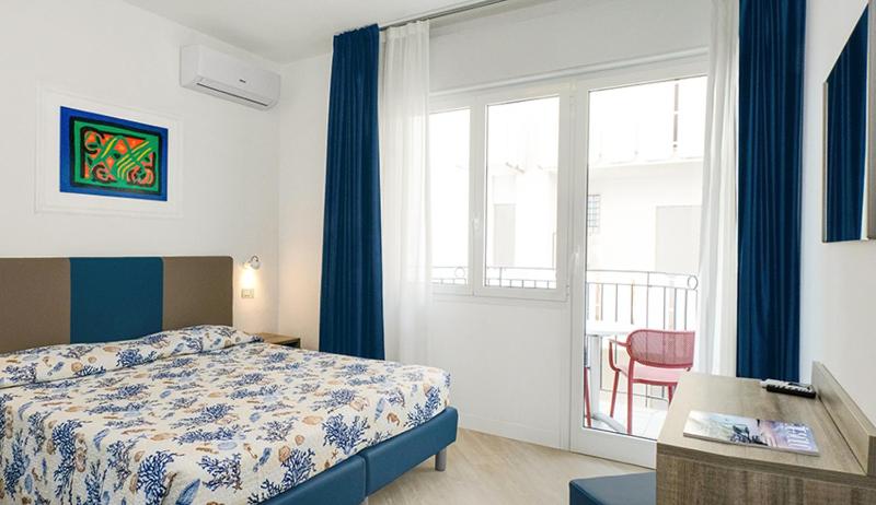 Triple Room with Balcony with Partial Sea View image 1