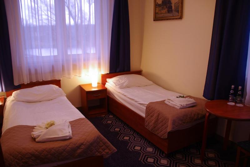 Twin Room image 1