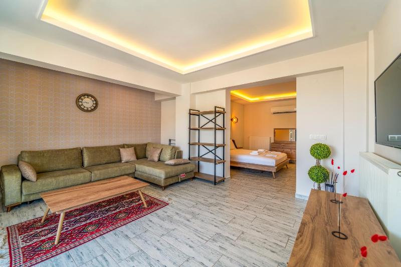 Nakas Suites - image 8