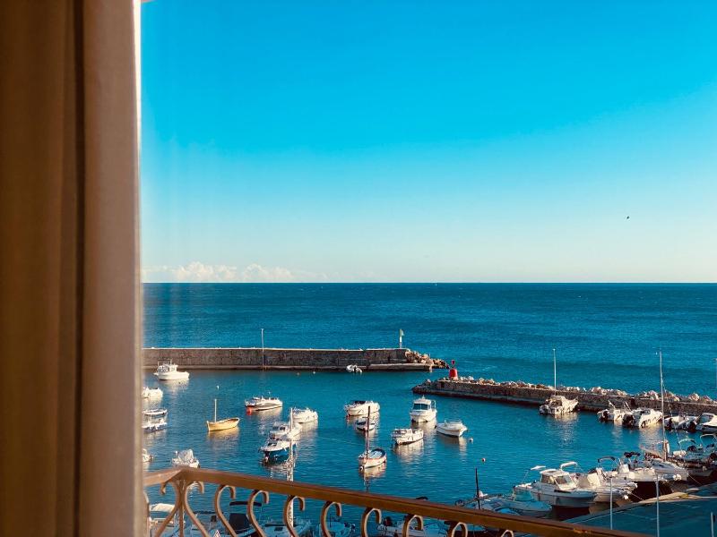 Superior double room with sea view balcony image 3