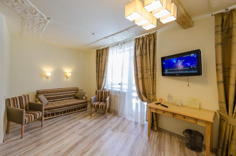 Family Room image 3