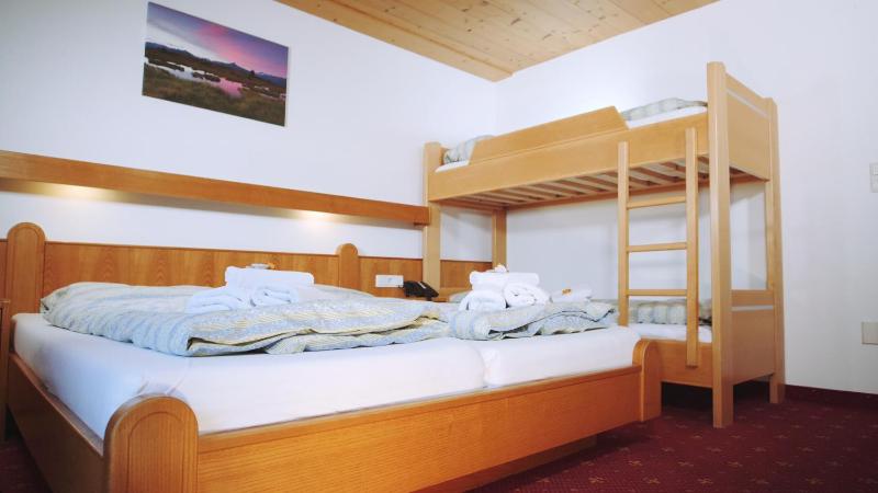 Quadruple Room image 4