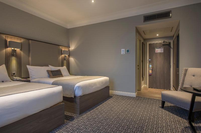 Standard Double Room with Two Double Beds image 1