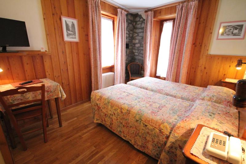 Standard Double or Twin Room image 3