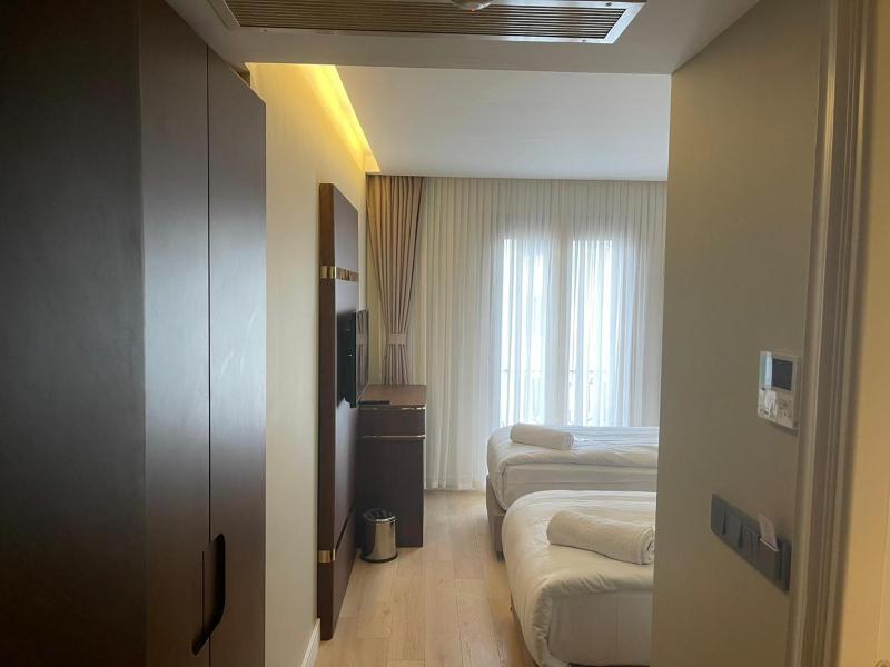 Deluxe Twin Room image 4
