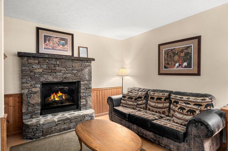 Deluxe King Suite image 4
