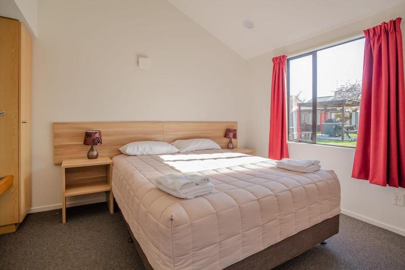 Christchurch Park Motel - image 17
