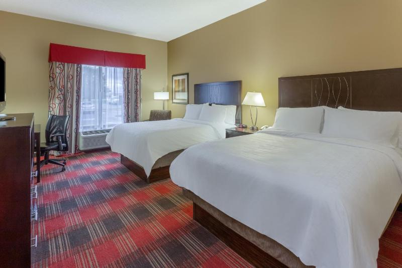 Standard Room with Two Queen Beds image 1