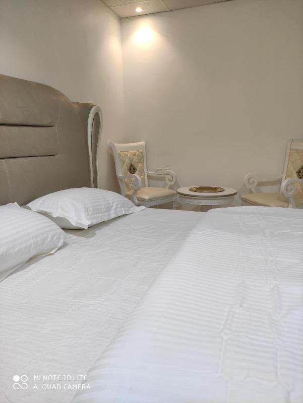 One-Bedroom Apartment image 4