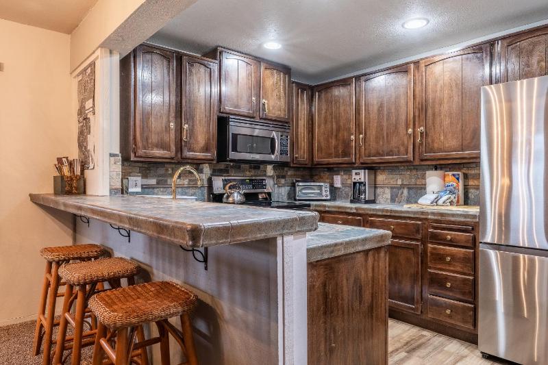 Mammoth Creek Townhome # 40 Updated 2 bedrooms and Loft 2 and half bath Steps to free town shuttle stop - image 50