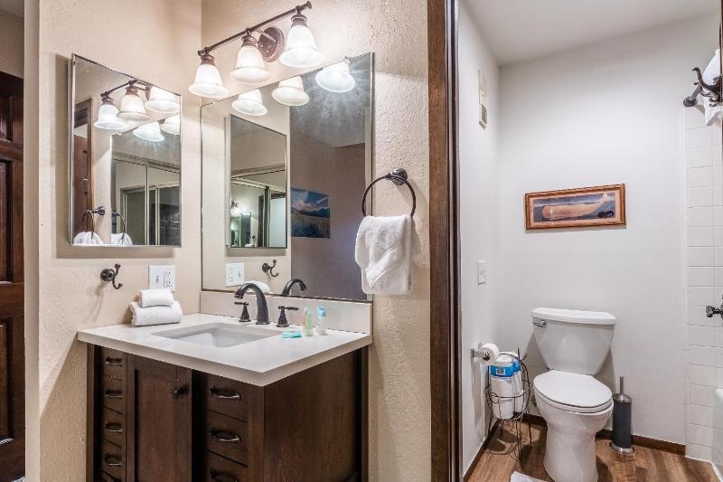 Mammoth Creek Townhome # 40 Updated 2 bedrooms and Loft 2 and half bath Steps to free town shuttle stop - image 33